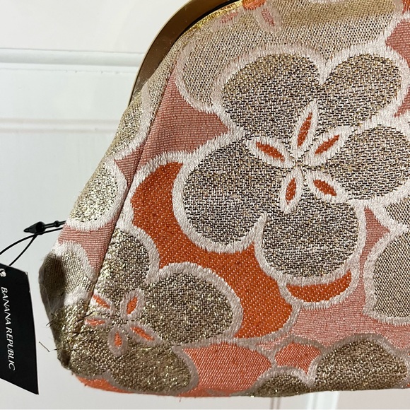 🌺 Banana Republic Silk Salmon Colored Satin Clutch - Picture 6 of 11